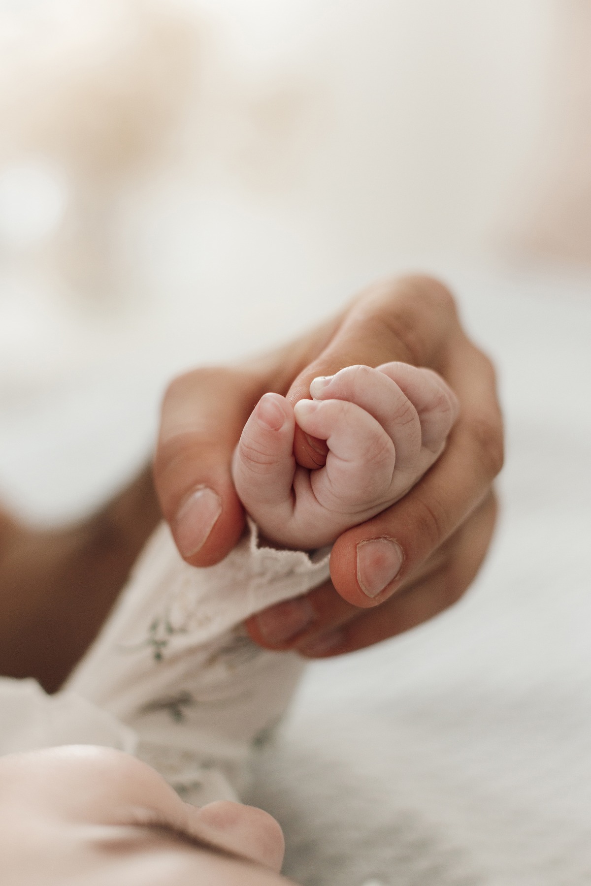 Neonato trovato in un sacchetto: è gravissimo - 