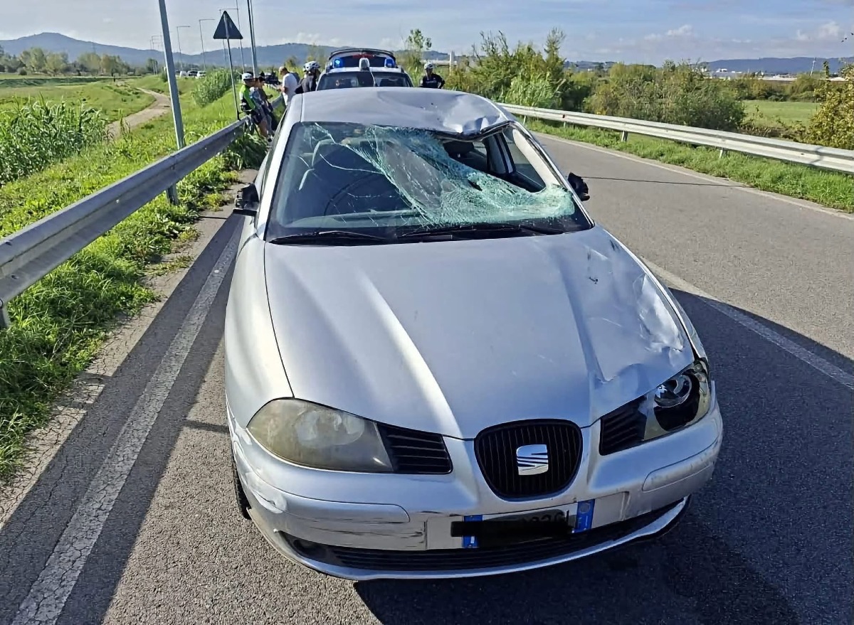 Auto travolge gruppo di ciclisti nel Fiorentino: sette feriti, due in prognosi riservata - 