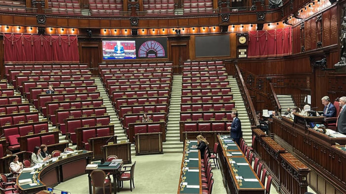 Camera quasi vuota durante l’intervento di Giorgetti: «Non vogliono lavorare di lunedì» - 