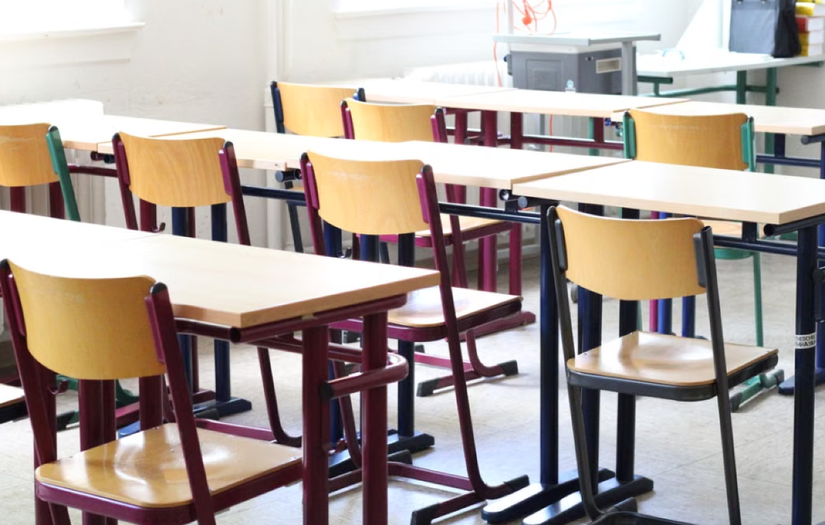 Pakistan, crolla il tetto di una scuola a Peshawar: morti 27 bambini - 