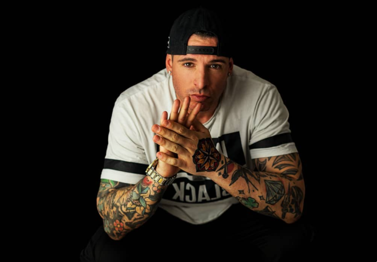 Il Rimini Calcio è tornato ad appassionare tutta la città: e il rapper dedica alla squadra e al tifo una canzone - Esdra