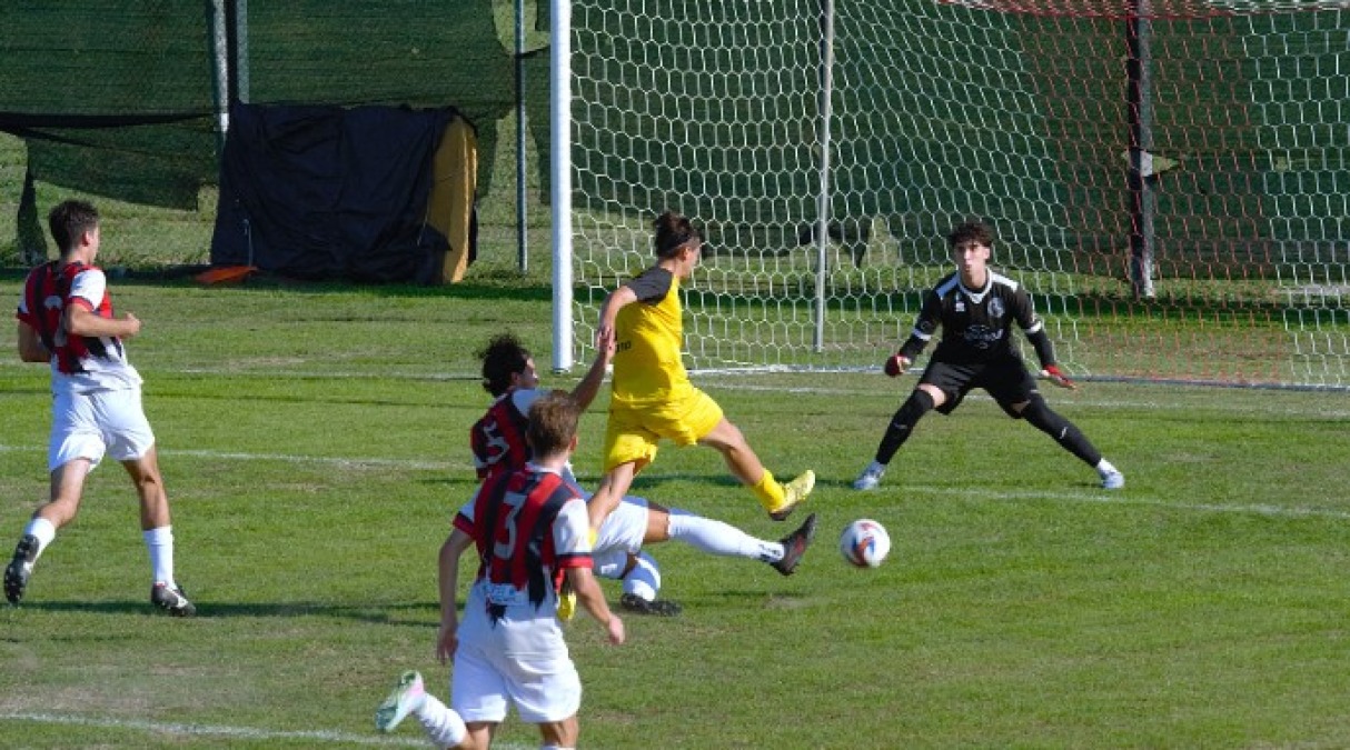 Calcio, il Gabicce Gradara cerca la riscossa: al Magi il forte Urbania - Un attacco del Gabicce Gradara
