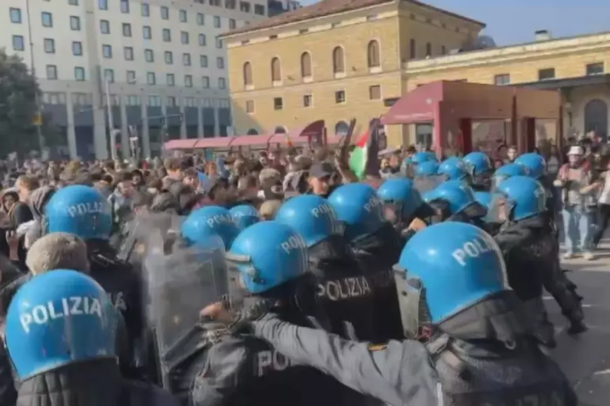 Ancora cortei e scioperi degli studenti a Bologna, piazza transennata - 