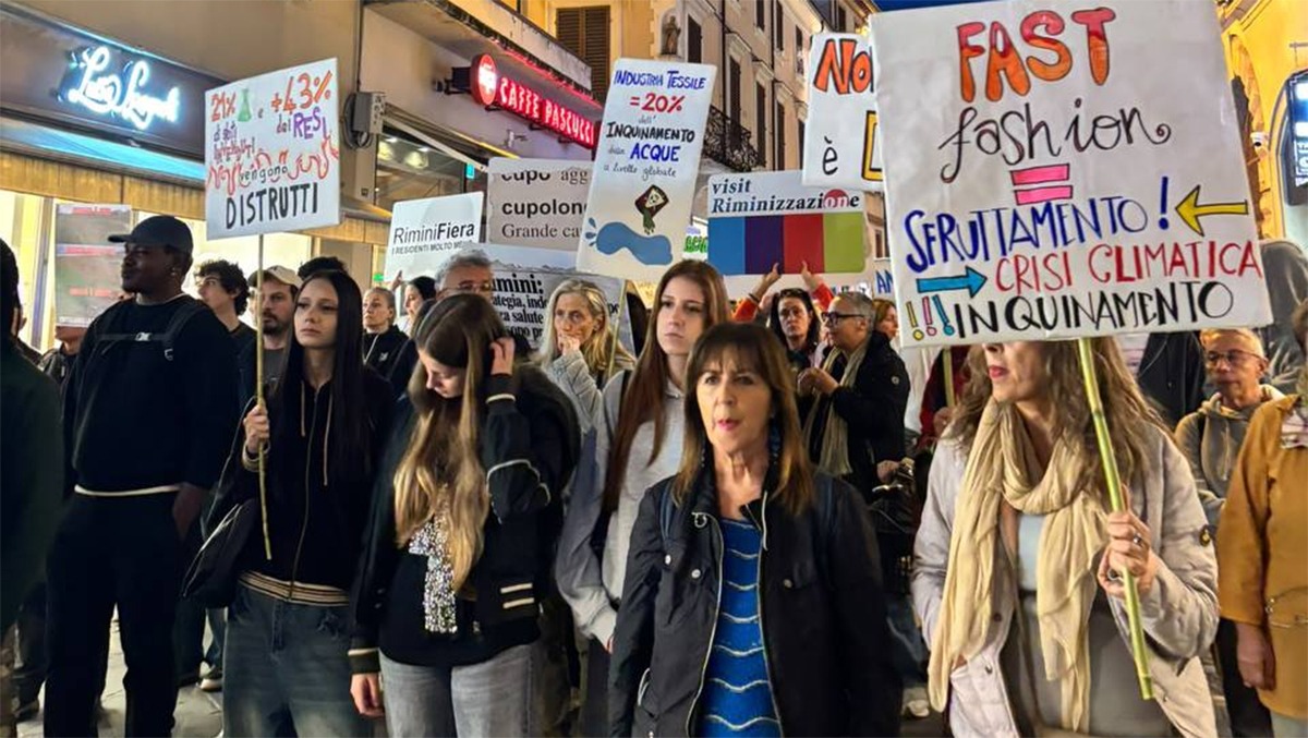 Rimini, corteo per il clima: "Stop al consumo di suolo" - 