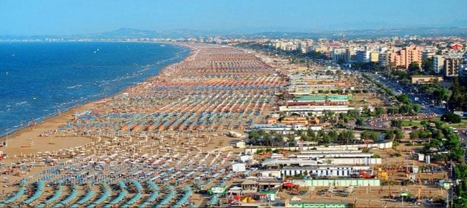 Balneari, Capacchione lancia l’allarme: «A rischio 30mila aziende e il futuro del turismo italiano» - 