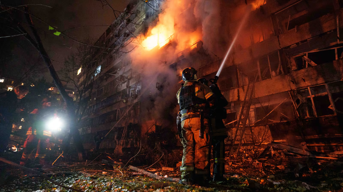 Kiev sotto attacco balistico: il primo raid notturno scatta senza alcun preavviso - 