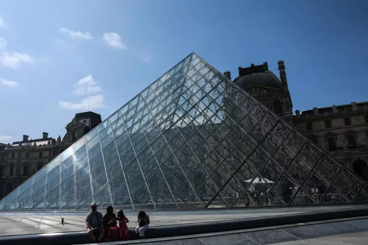 Francia, le proteste non si fermano: bloccato l’ingresso del Louvre - 