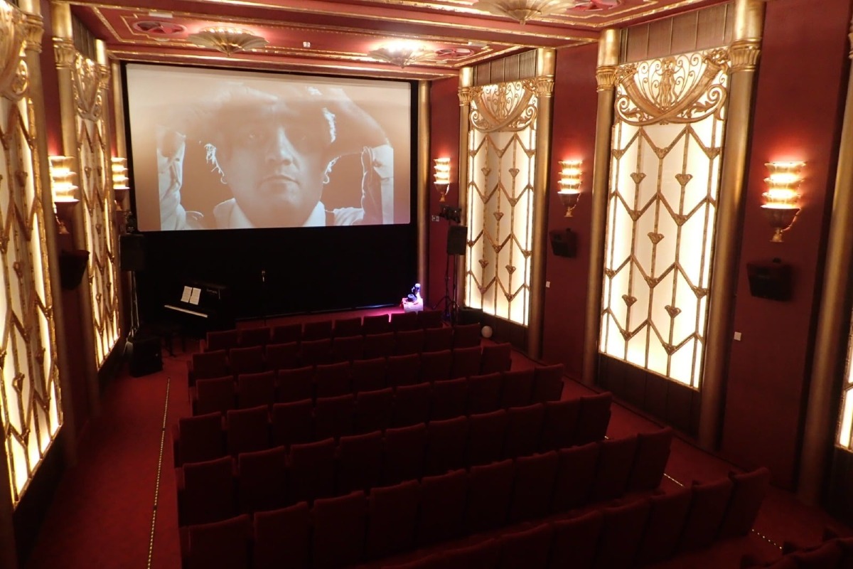 Rimini, una settimana di cultura con Fellini, lirica, cinema e grandi eventi - 