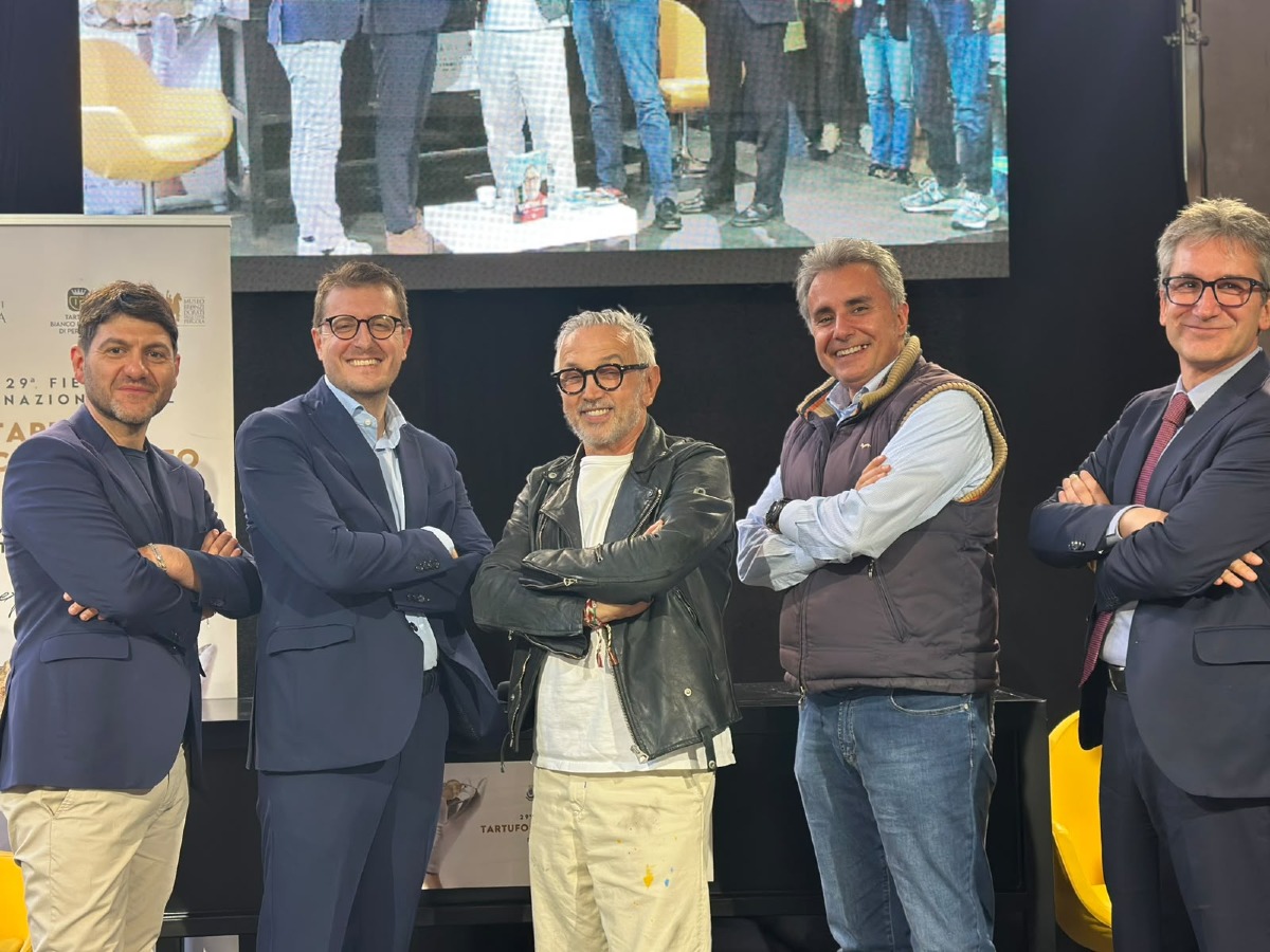 Fiera del Tartufo di Pergola, edizione record con 45mila presenze. Bagno di folla per Bruno Barbieri - 