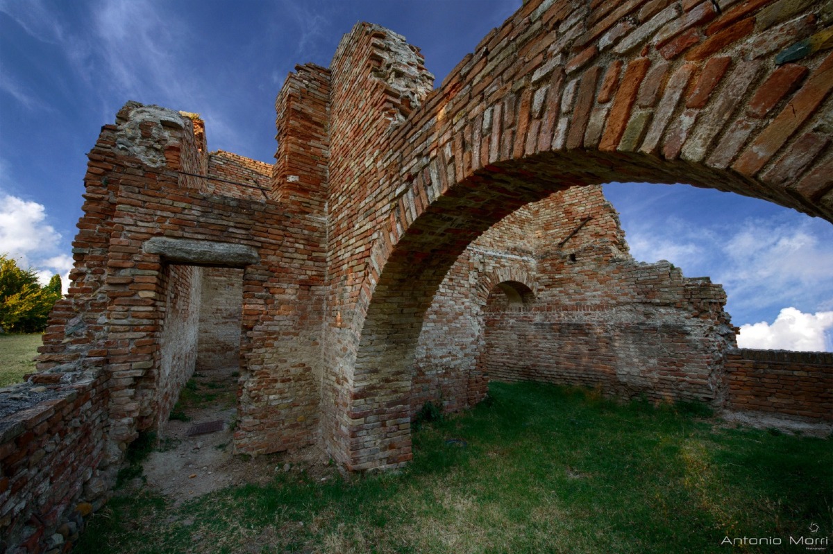 Riviera Banca dona 30.000 euro per il recupero del Castello di Coriano - 