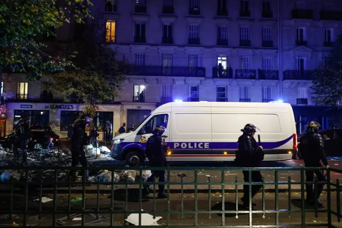 Primi coprifuoco in Francia, sabato tornano i gilet gialli. Bloccato il Louvre - 