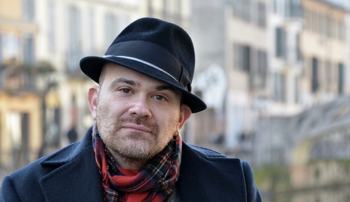 Poggio Torriana, Alessio Lega racconta il G8 di Genova con lo spettacolo “Quando Genova fu in Palestina” - Alessio Lega