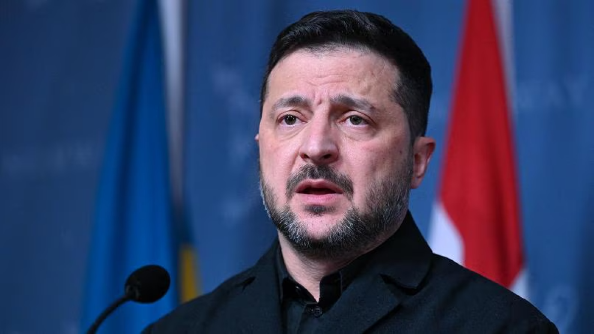 Kiev sotto tre ondate di missili, Zelensky: “Compassionevoli, come dice Witkoff” - ©Afp