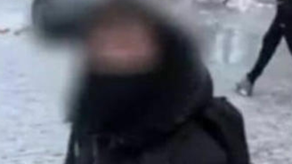 Chi è l’undicenne dei video degli scontri: i carabinieri lo trovano a scuola - 