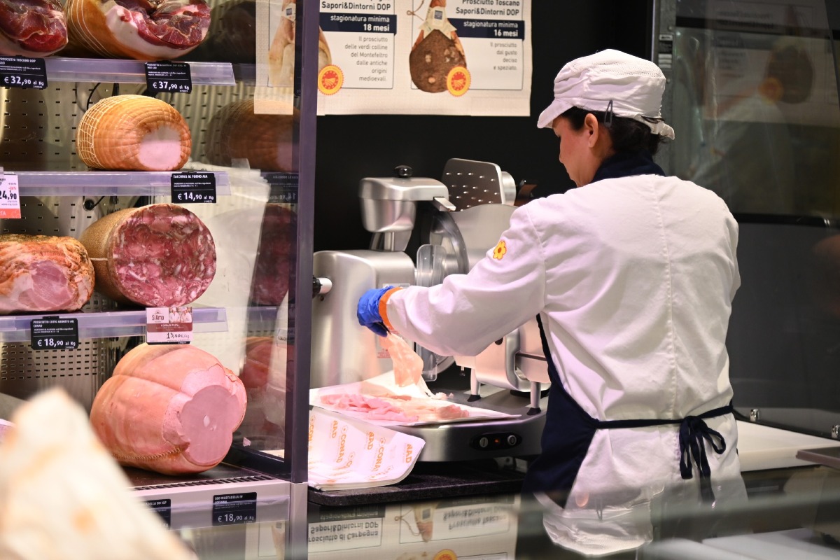 Nuovo look e nuovo format per il supermercato Conad di viale Tripoli a Rimini - 
