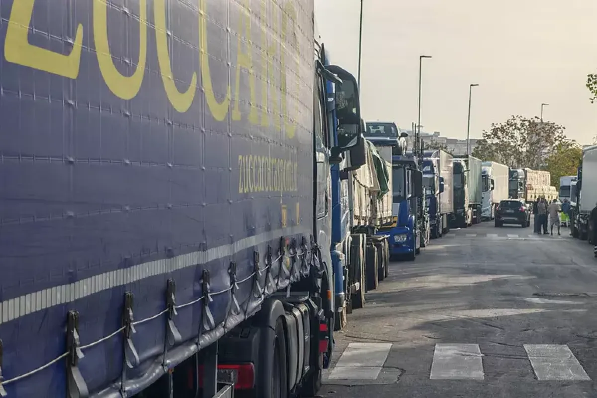 Rimossi nella notte i blocchi dei tir in Campania - ©