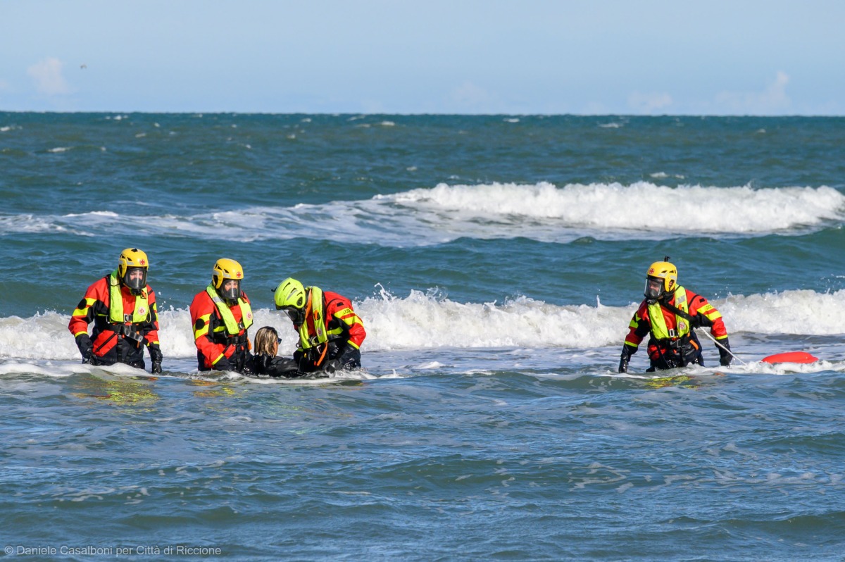 Peschereccio in avaria al largo di Riccione: esercitazione in mare - Ph Casalboni