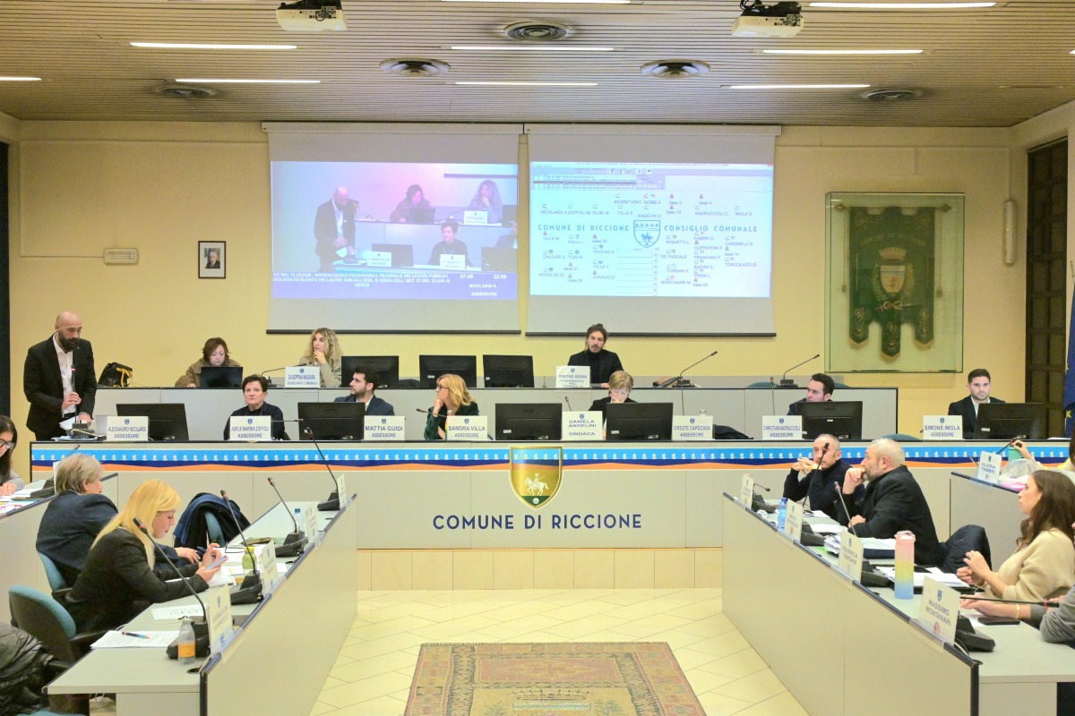 Riccione, via libera alle variazioni di bilancio: 560mila euro per gli Hub urbani e 14,8 milioni per il porto - 