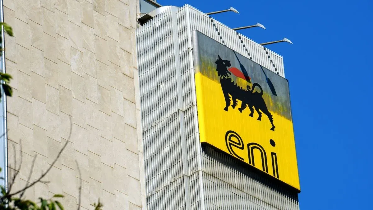 Eni, utili record: +70% in nove mesi. Descalzi annuncia il tetto ai carburanti per tutto l’anno - 