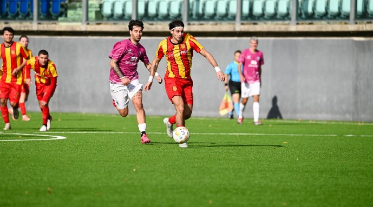Due pareggi con gol nelle due sfide del sabato - Un attacco del Domagnano (foto FSGC/Palmieri)