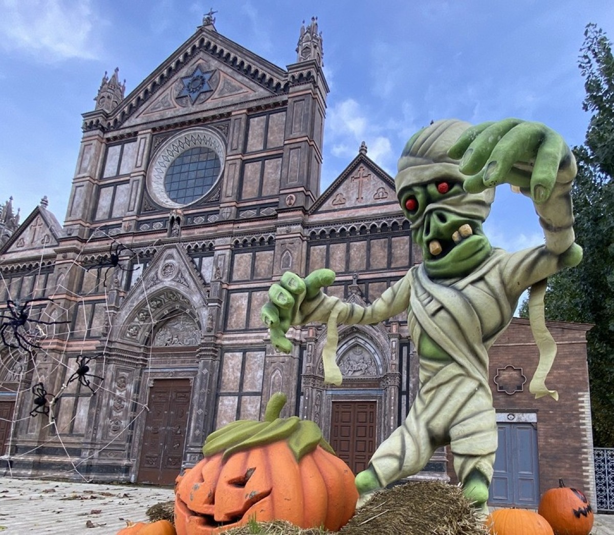 Halloween nei parchi della Romagna, con mongolfiere, pinguini e avventure preistoriche - 