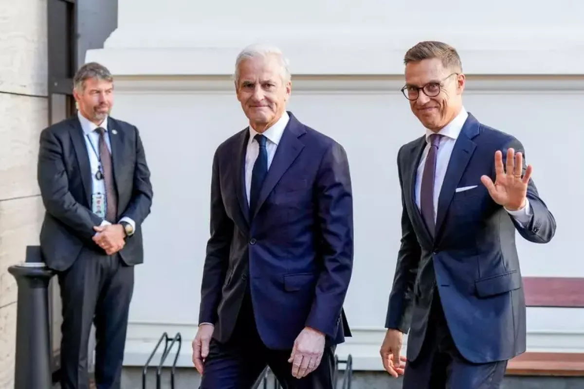 Putin, telefonata con Finlandia e Norvegia. Tensioni con Danimarca e Italia - Alexander Stubb (a destra) e Jonas Gahr Store © ANSA/AFP