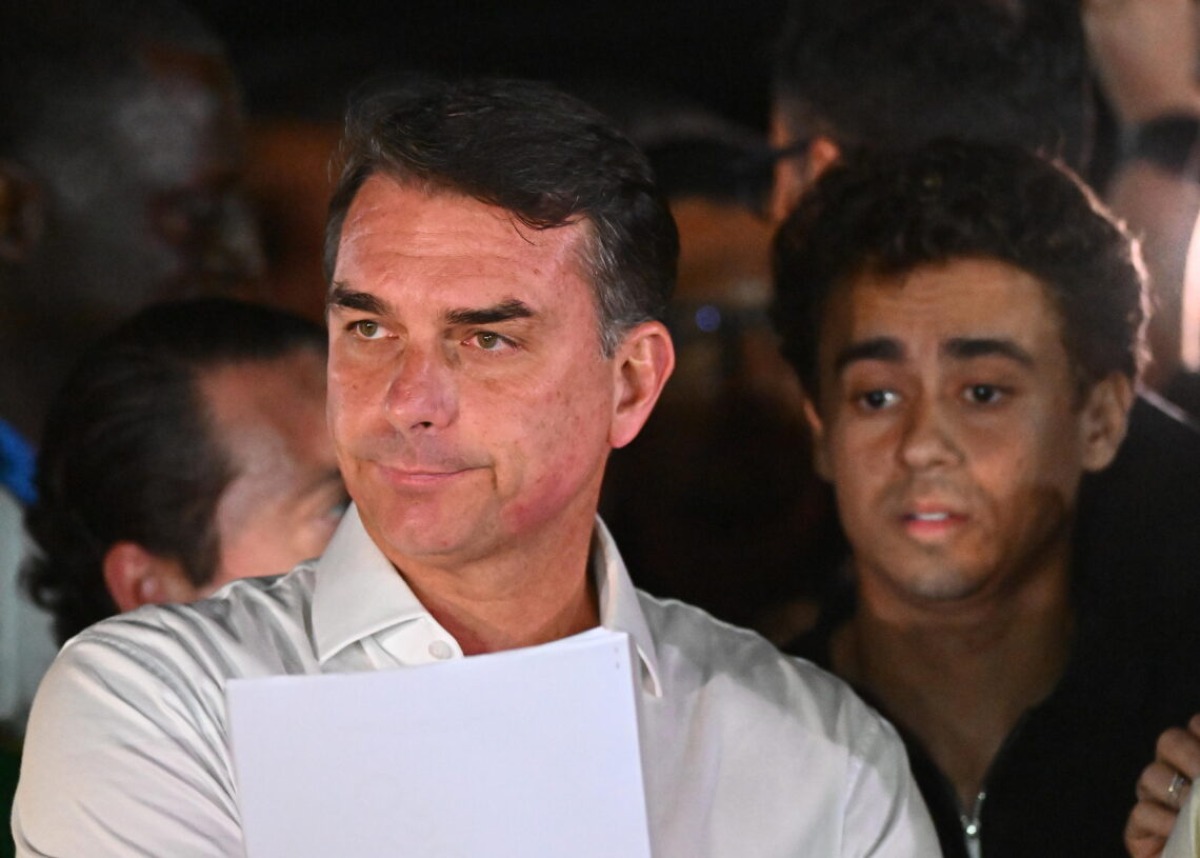 Flávio Bolsonaro lascia il Brasile e raggiunge la Florida: Trump apre ai visti - 