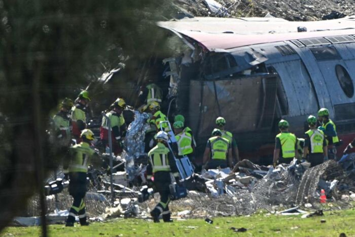 Scontro tra treni ad alta velocità, almeno 68 morti: tre italiane disperse - © Ansa