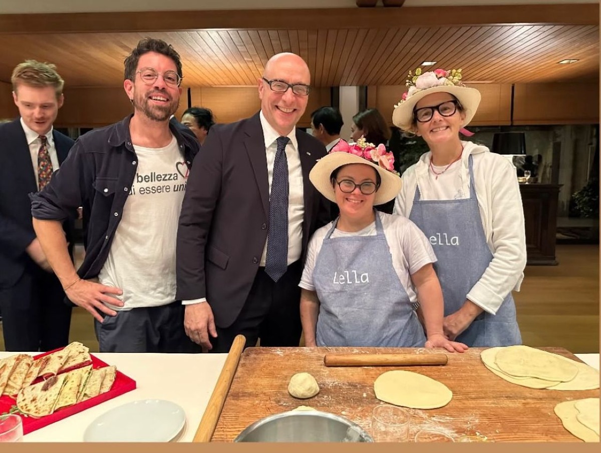 Da Novafeltria Corinna Lattanzi conquista Tokyo con la piadina romagnola - Corinna e l'Ambasciatore Vattani
