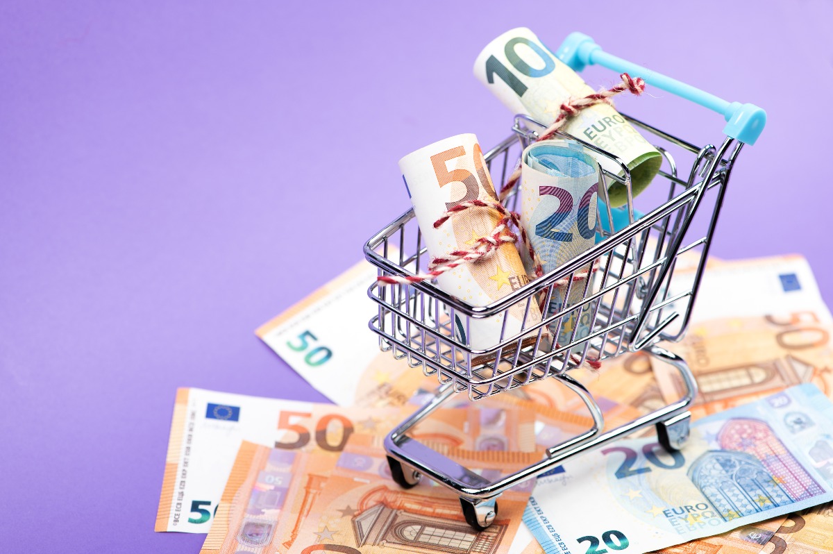 Inflazione al 5,4%, energia sempre più cara: aumenta il costo della spesa - 