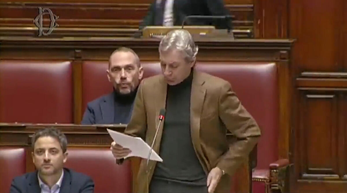 Gnassi: “Centri storici, la legge non aiuta i negozi e lascia soli imprese e sindaci” - Andrea Gnassi
