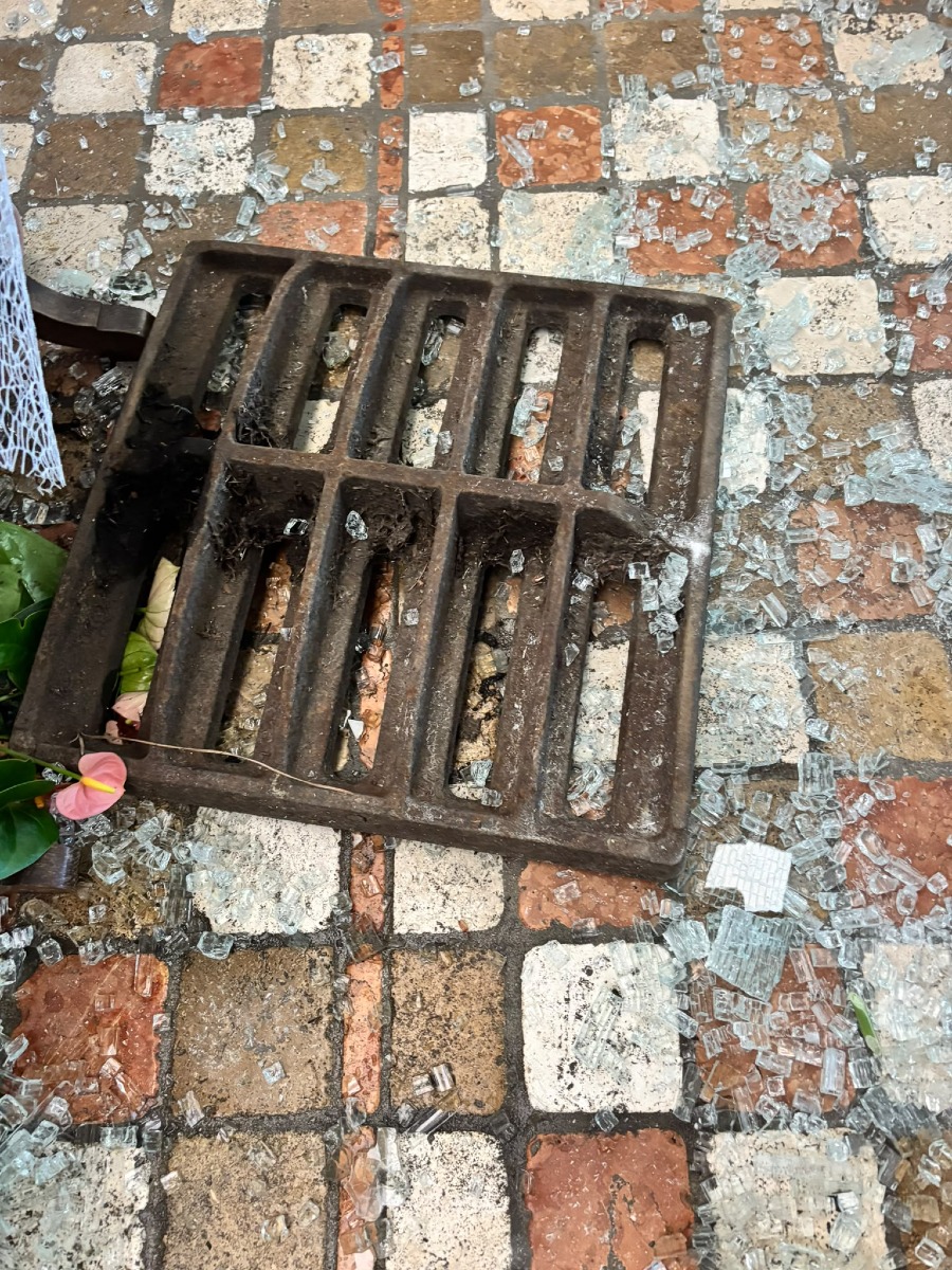 La spaccata al negozio di fiori 