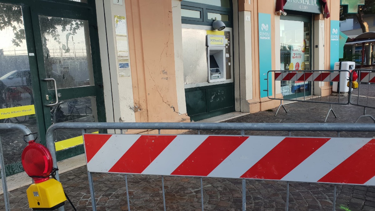 Schianto contro la posta