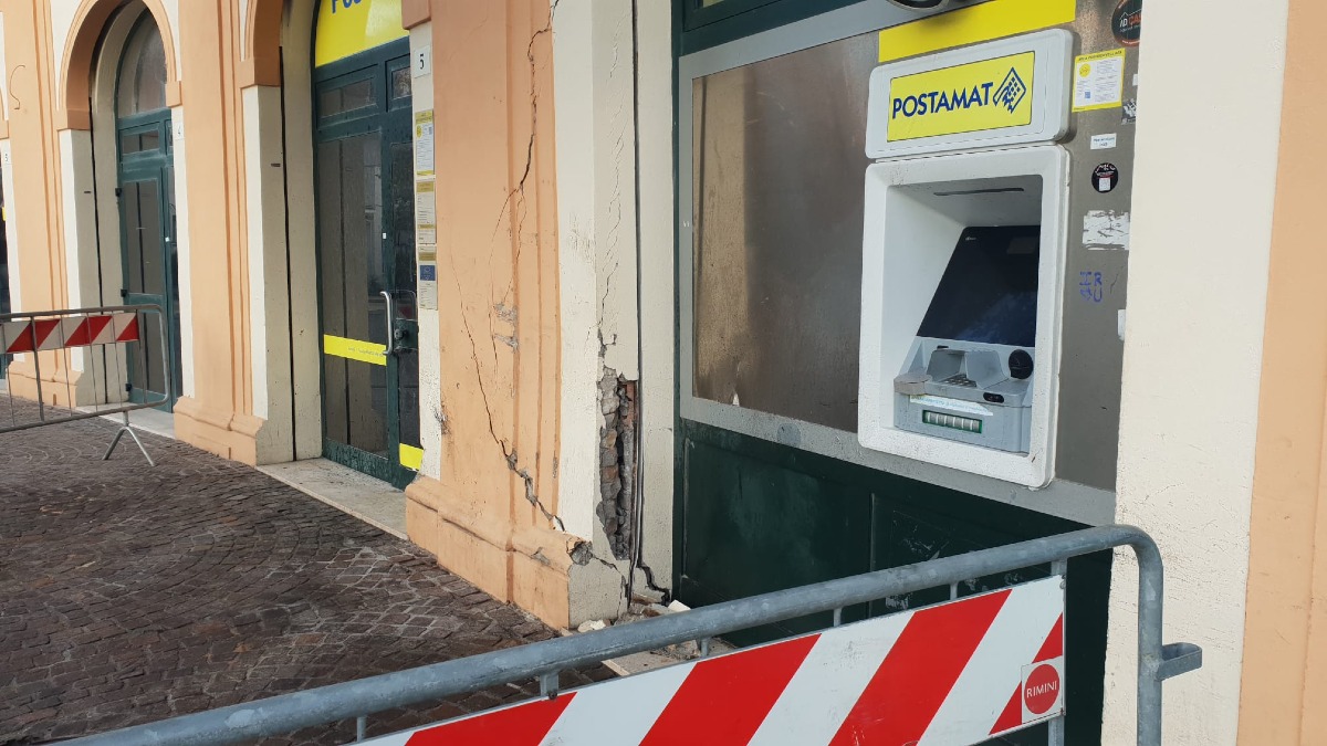 Schianto contro la posta