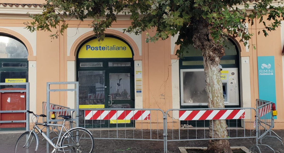 Schianto contro la posta
