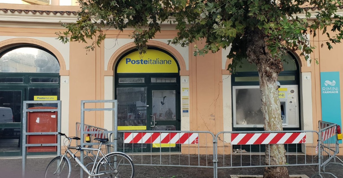 Schianto contro la posta