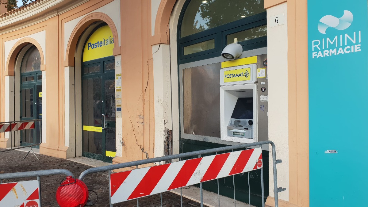 Schianto contro la posta