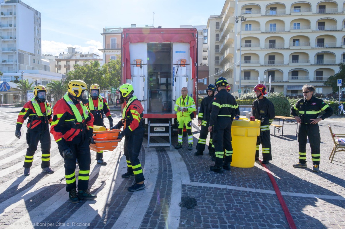 esercitazione in mare riccione