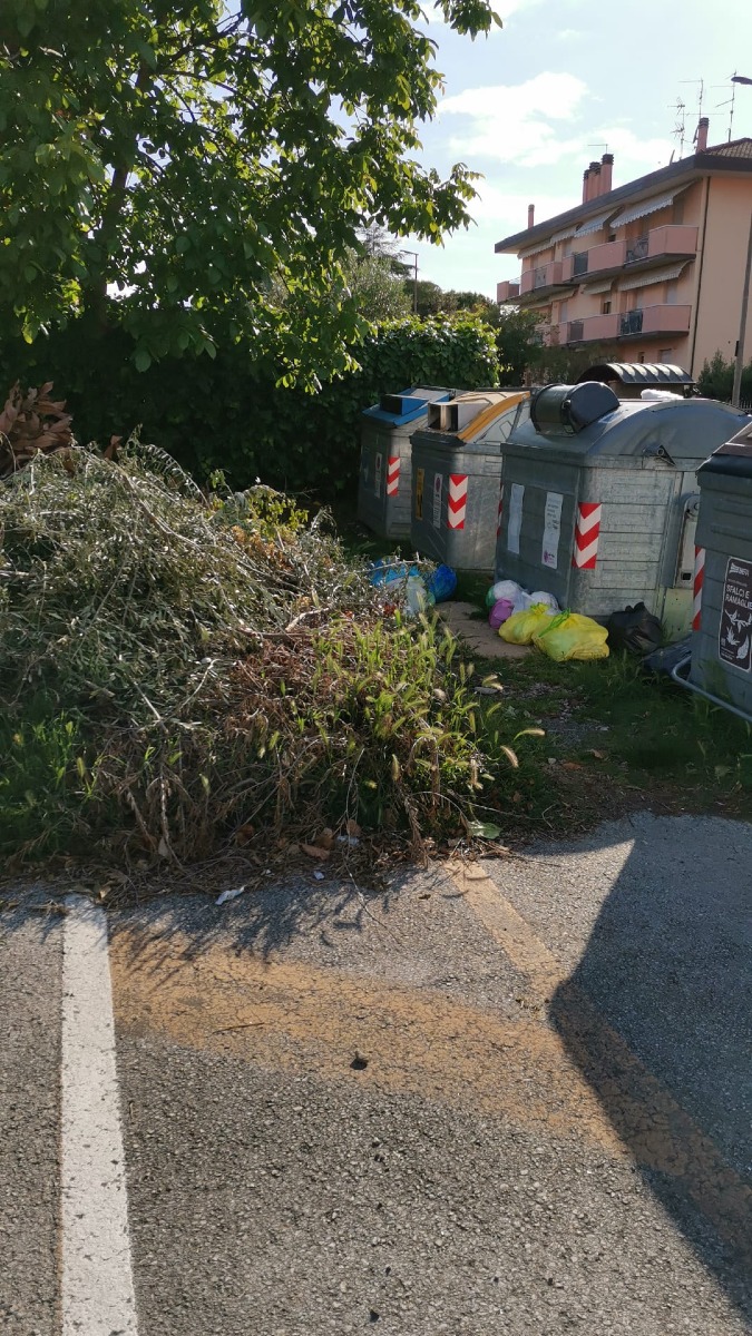 immondizia villa verucchio